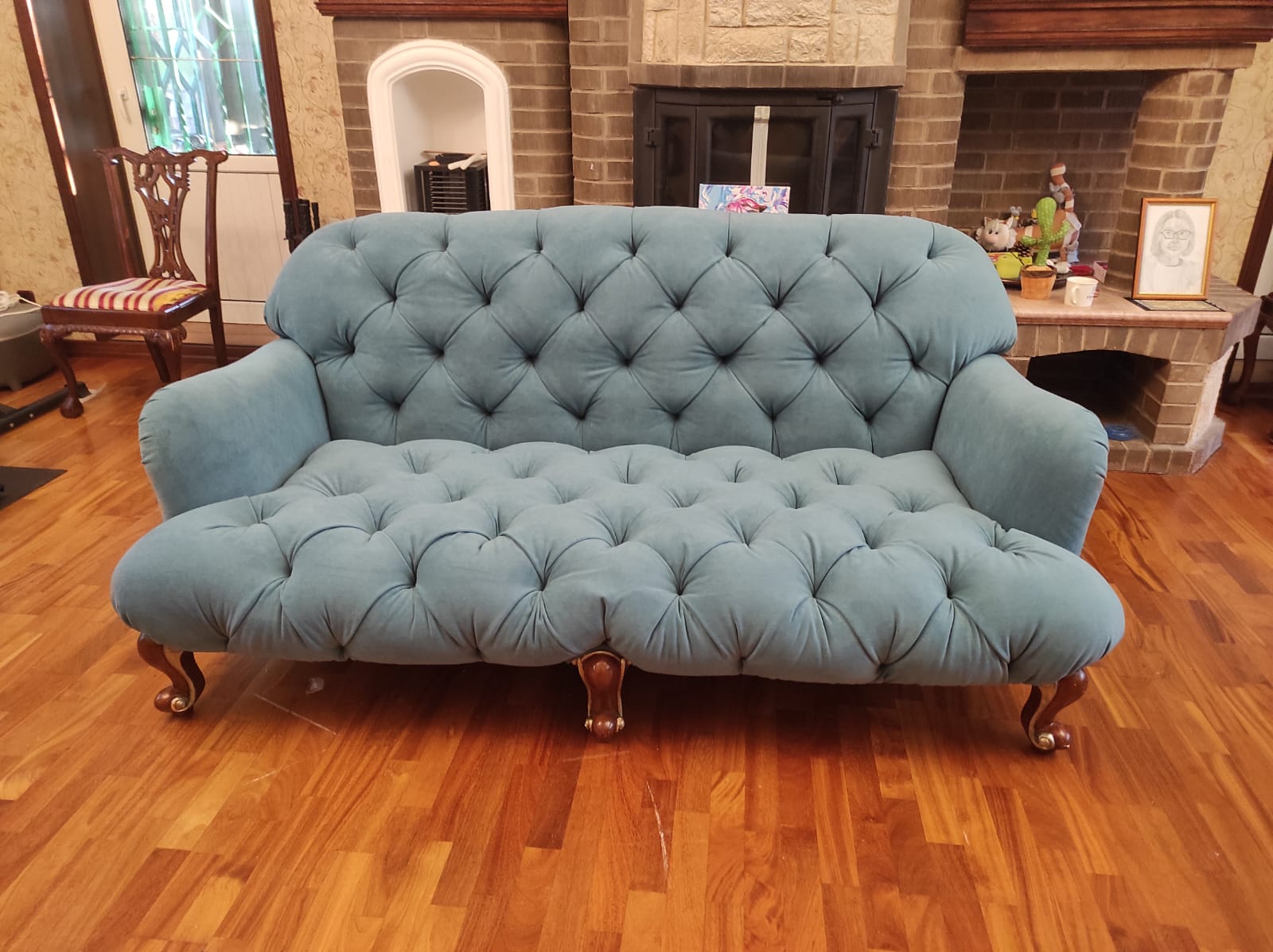 Перетяжка дивана. Площадь Восстания